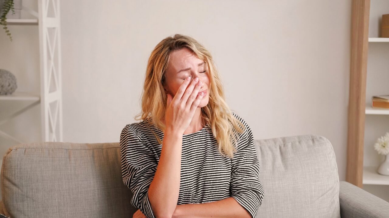 Femme avec une émotion comme la tristesse