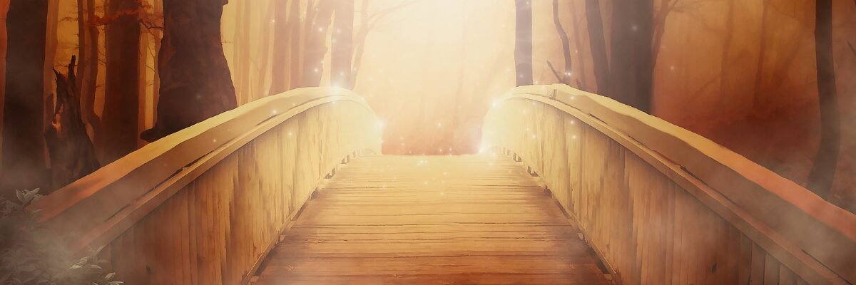 Pont en bois baigné de lumière douce au cœur d’une forêt d’automne, symbole de passage intérieur et d’apaisement.